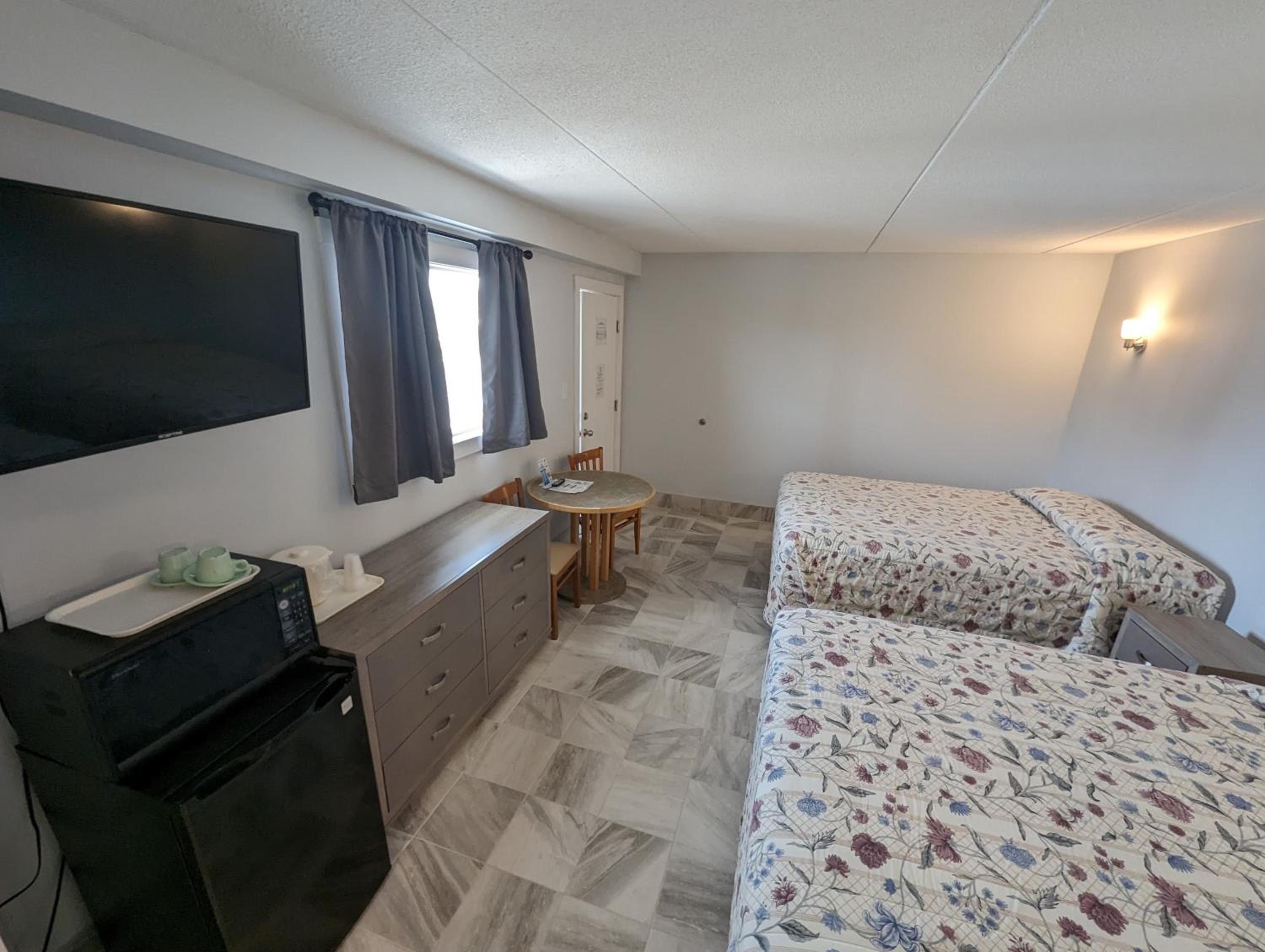 Admiral Resort Motel