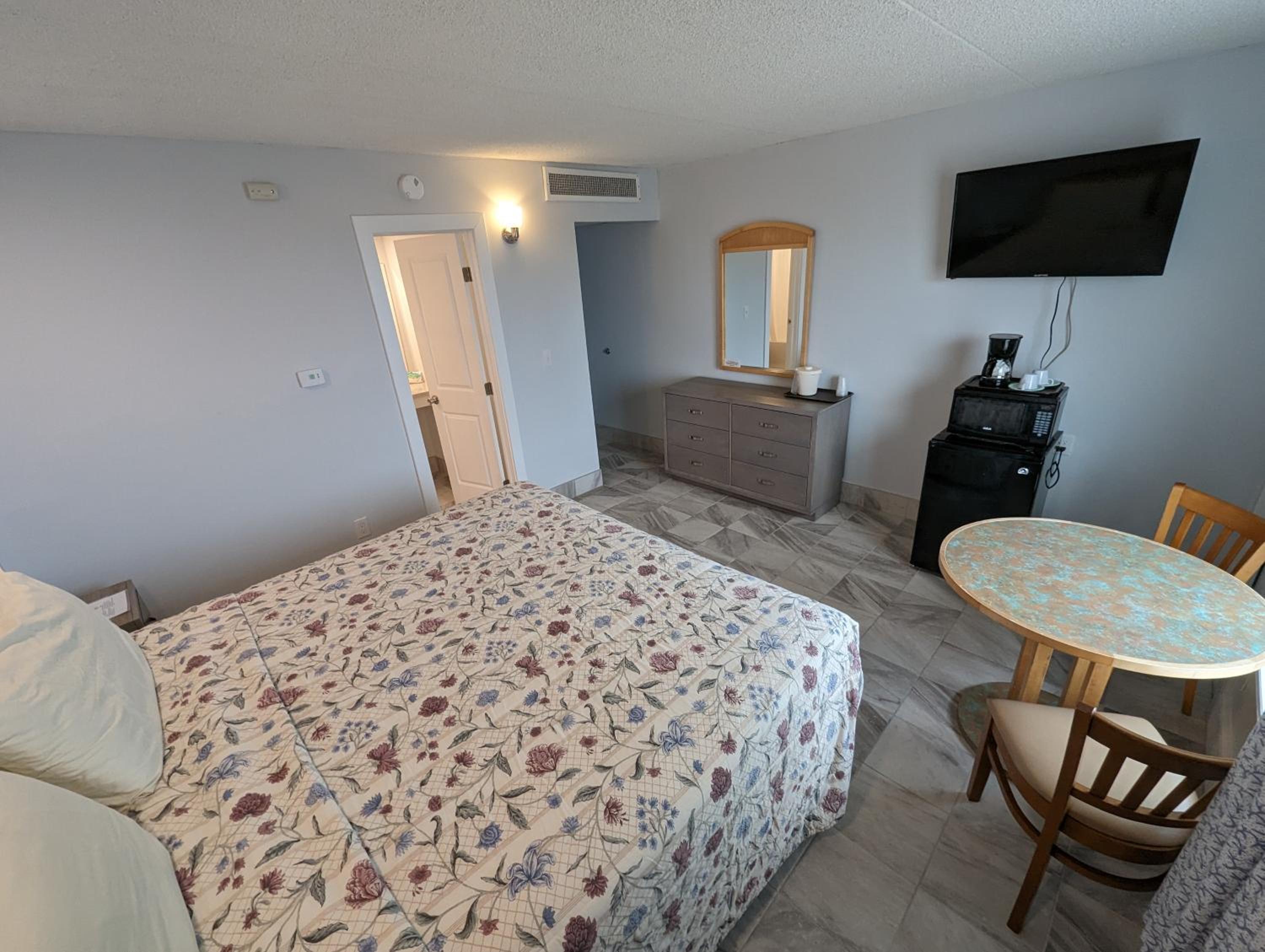 Admiral Resort Motel
