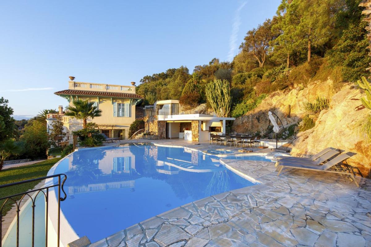 Magnificent villa with sea view in Théoule sur mer - by feelluxuryholidays