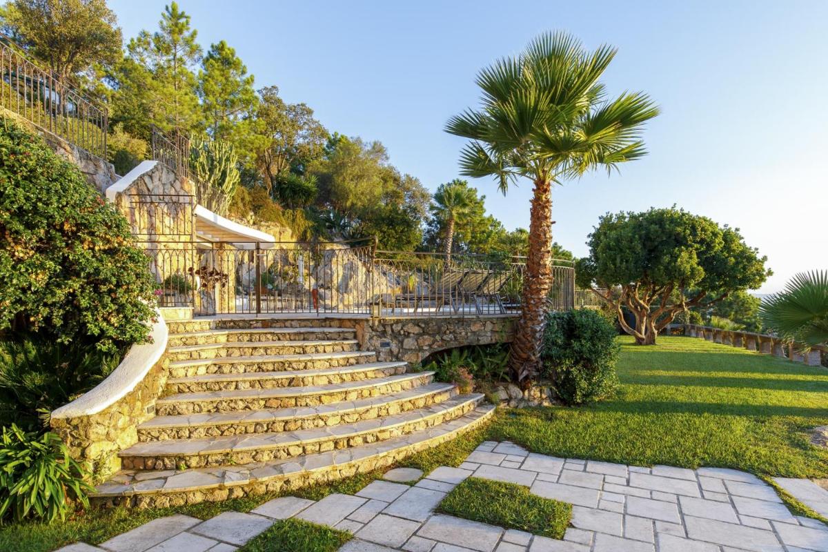 Magnificent villa with sea view in Théoule sur mer - by feelluxuryholidays