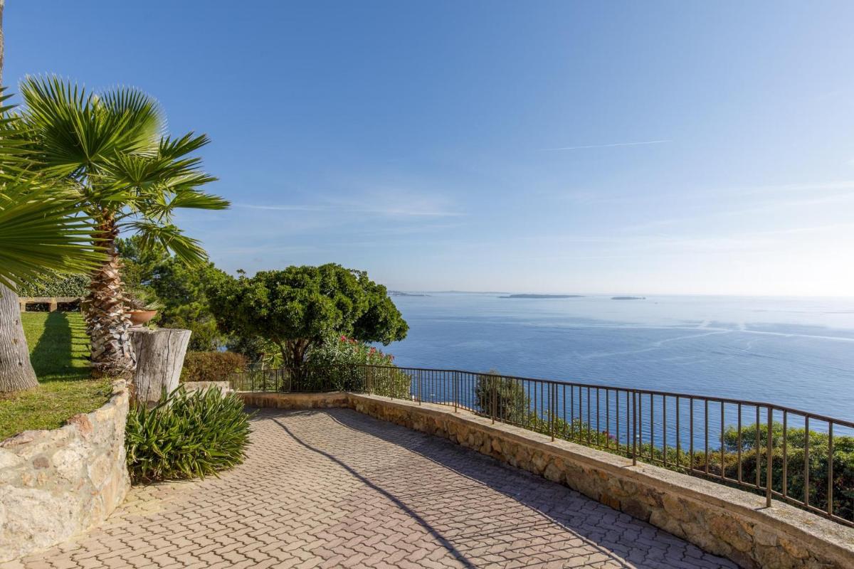 Magnificent villa with sea view in Théoule sur mer - by feelluxuryholidays