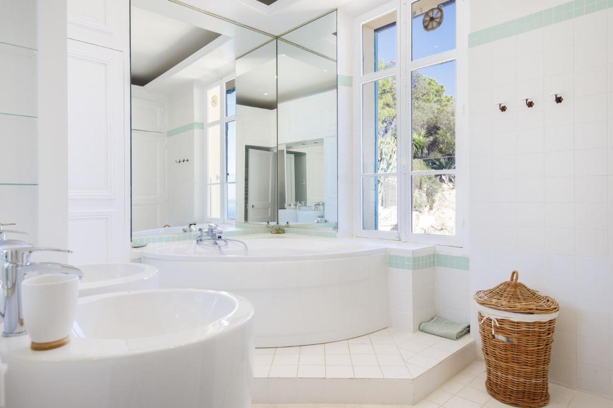Magnificent villa with sea view in Théoule sur mer - by feelluxuryholidays