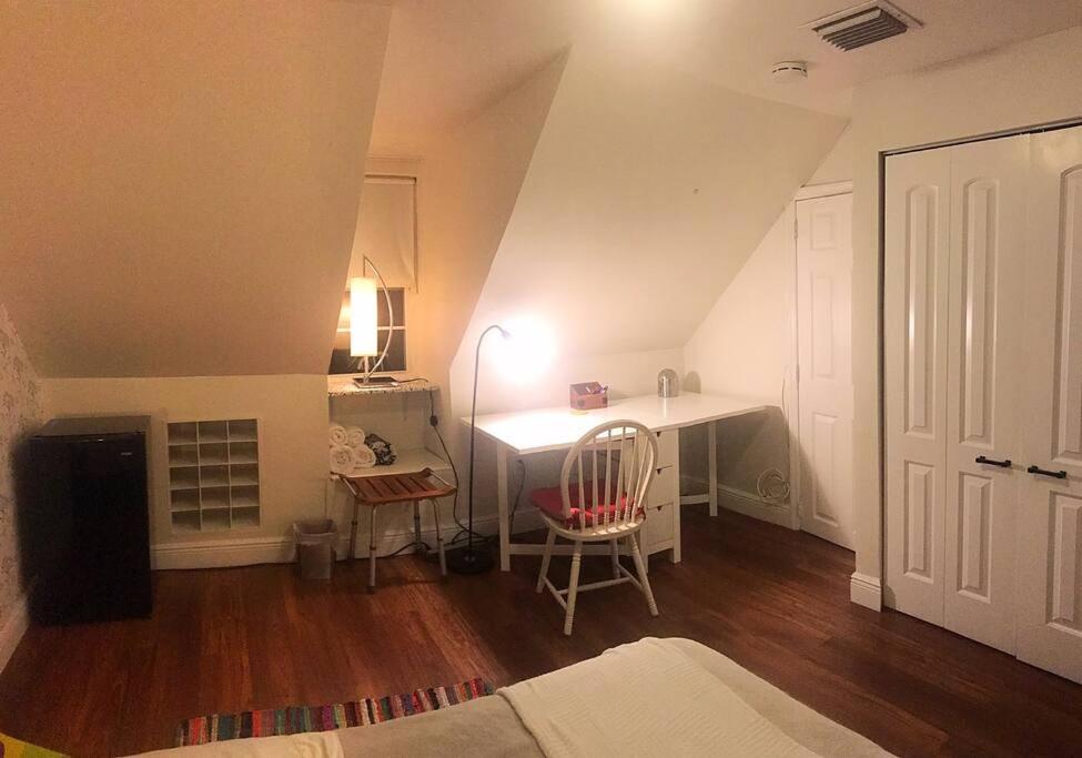 Cozy Chalet near the Design District