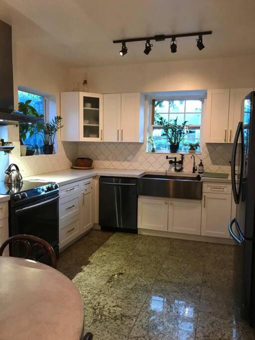 Cozy Chalet near the Design District