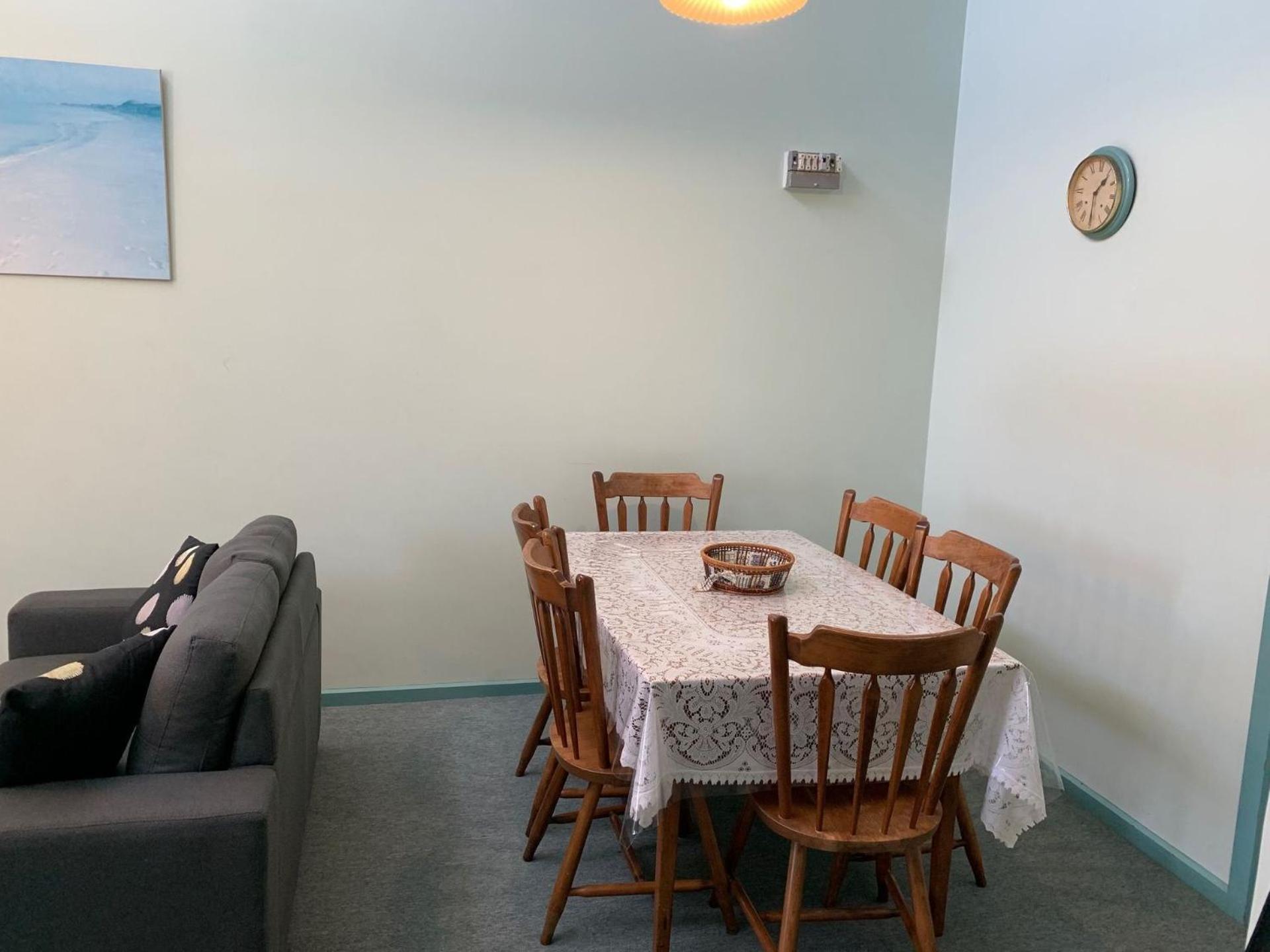 Upstairs Beachfront Unit in Central Location
