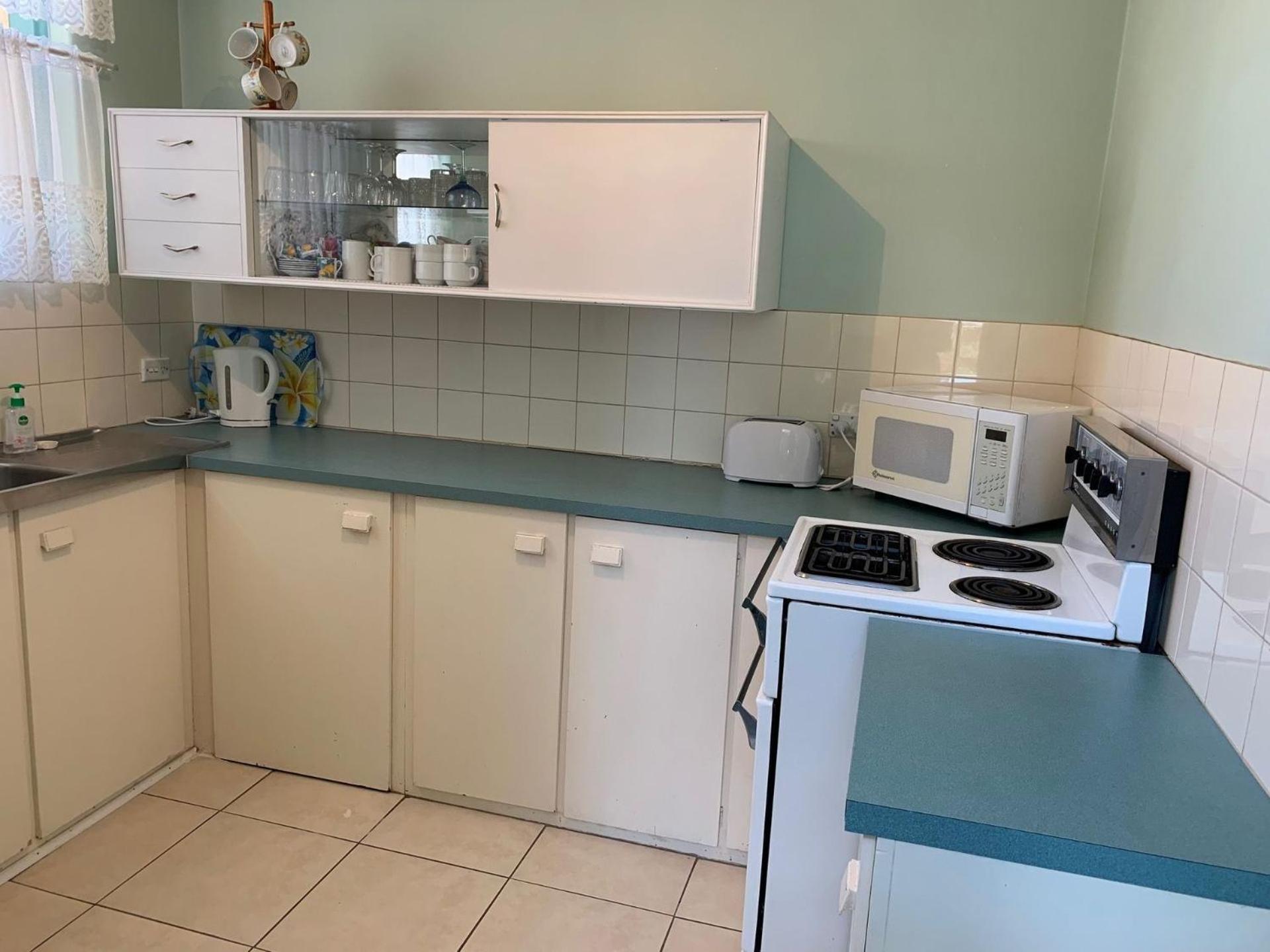Upstairs Beachfront Unit in Central Location