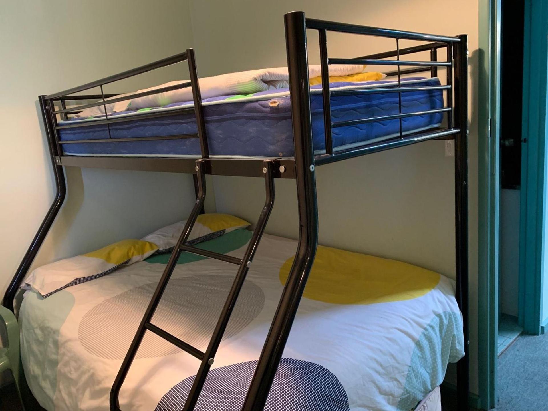 Upstairs Beachfront Unit in Central Location