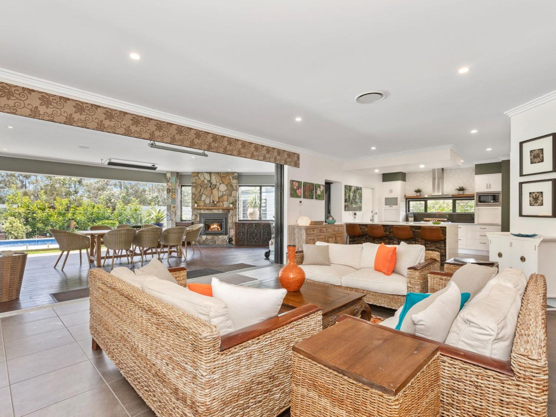 The Doggy Beach House - with Pool in Pottsville