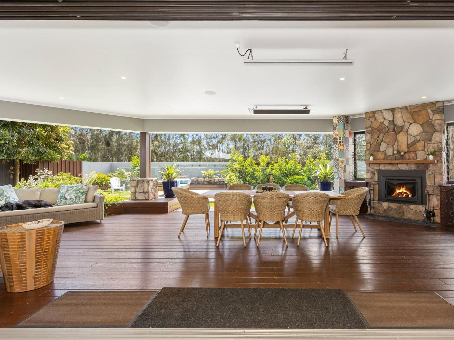 The Doggy Beach House - with Pool in Pottsville