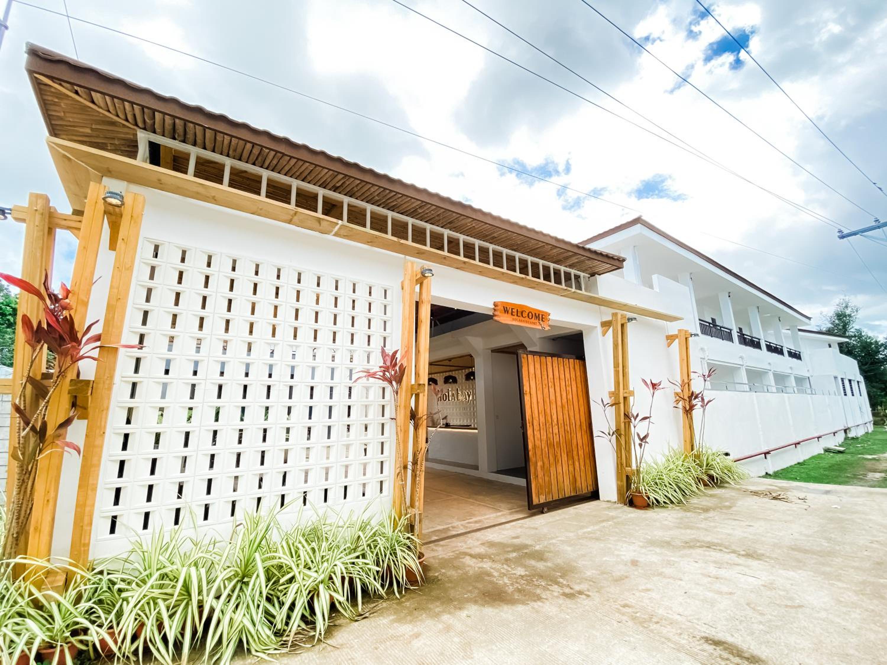 Holabay Resort