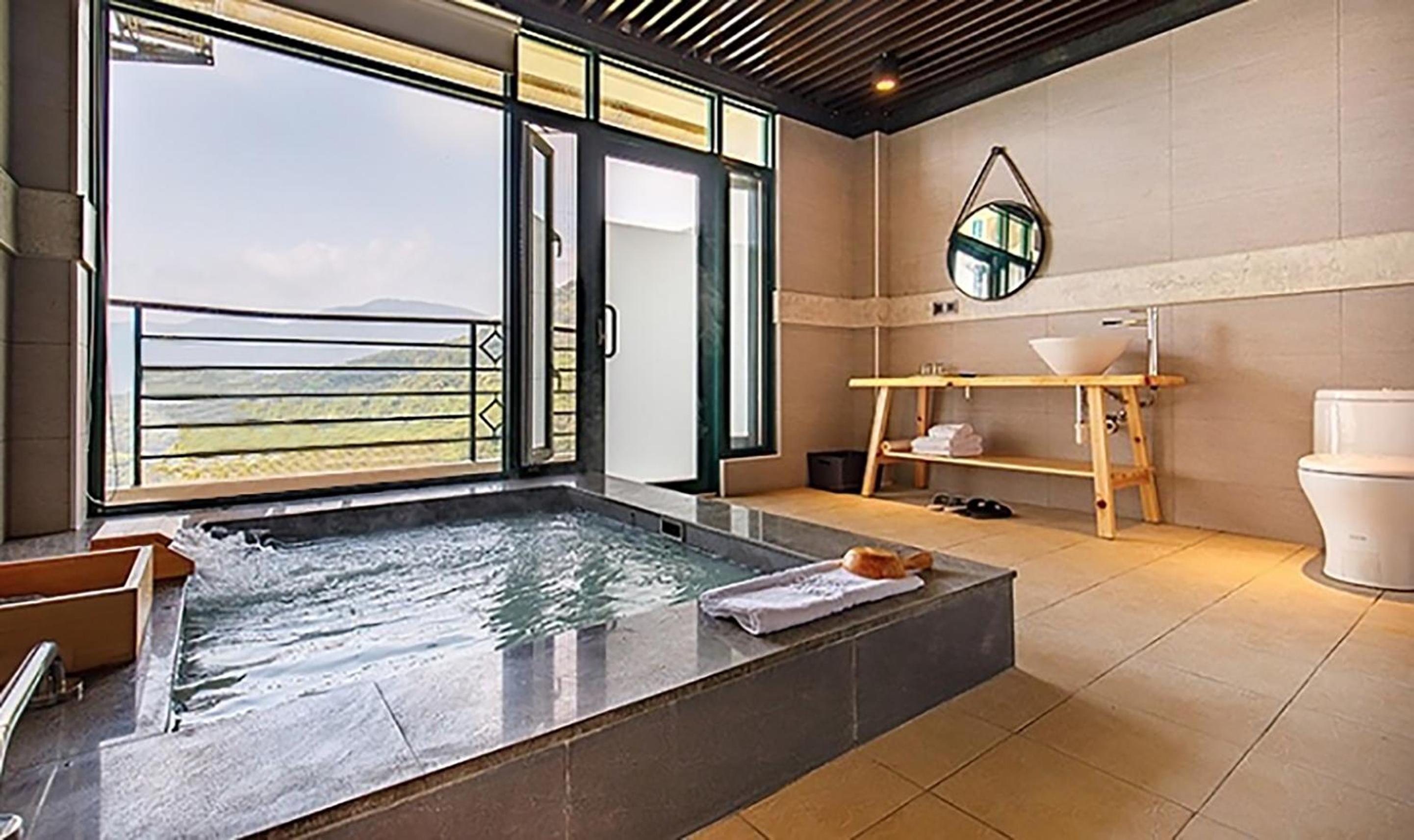 Yanmin Hot Spring Resort