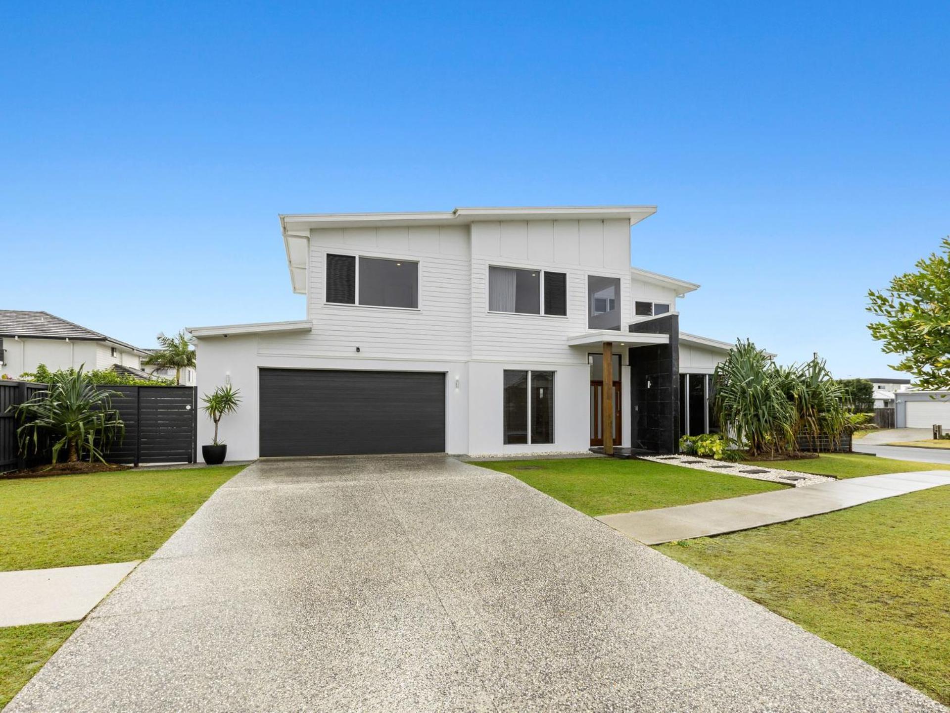 Hotel Sunrise Mansion with Pool - Image 1