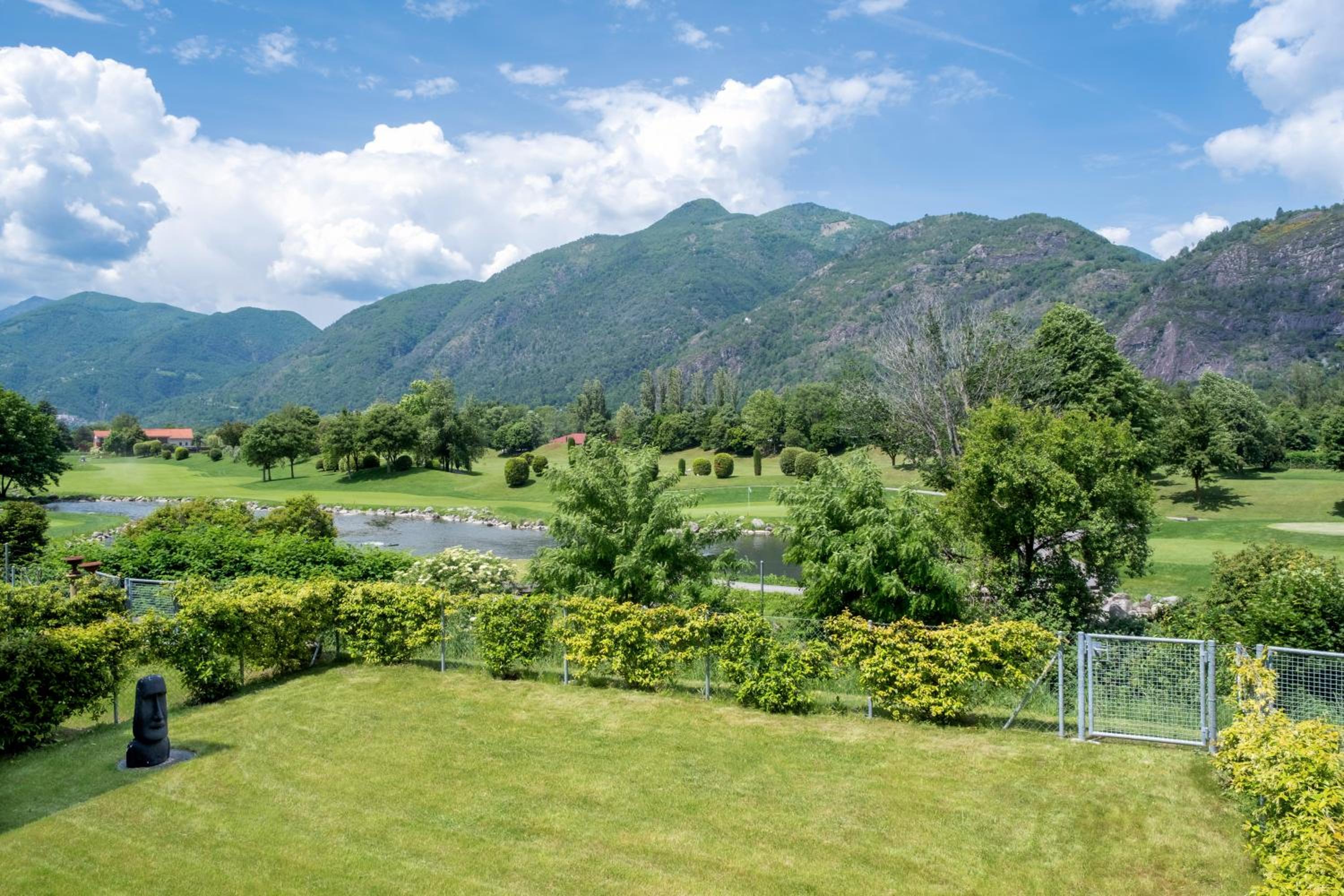 [Free parking-Golf-Garden]
