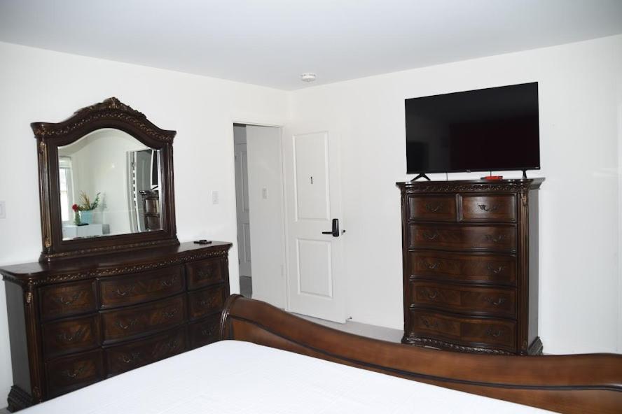 PARADISE VILLa Bowmanville