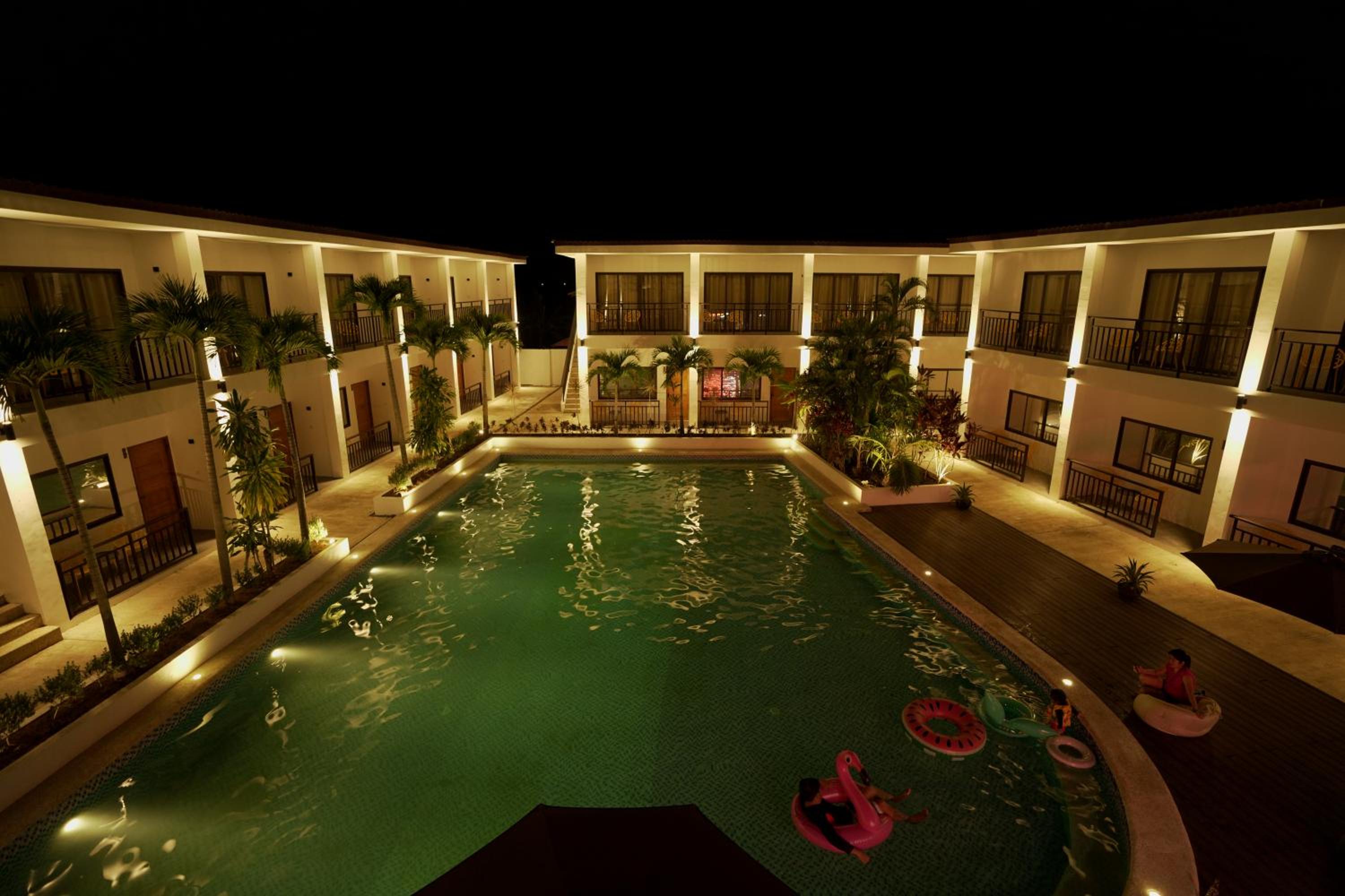 Holabay Resort