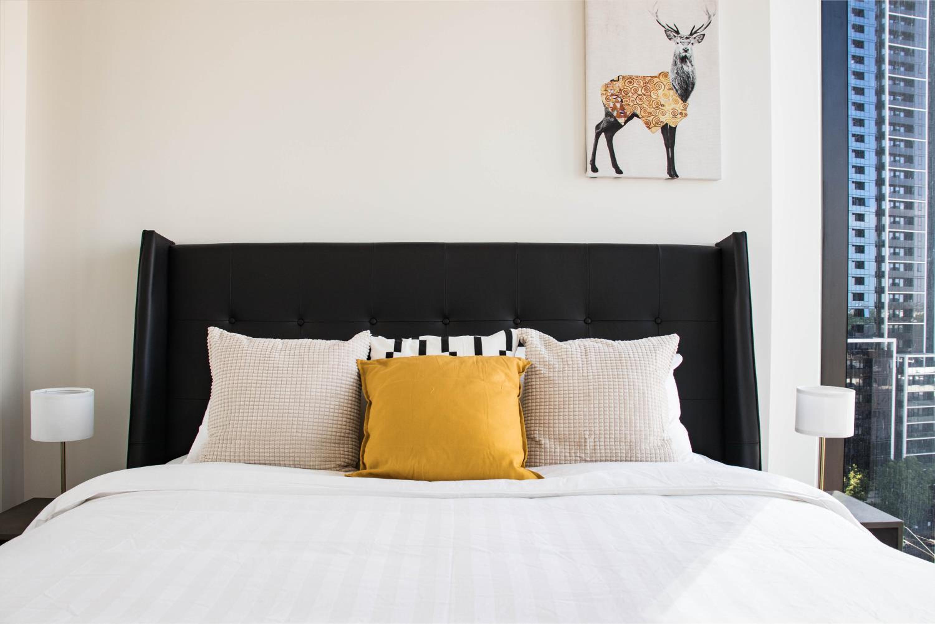 1 BRM, Southbank, Next to Crown, King Bed