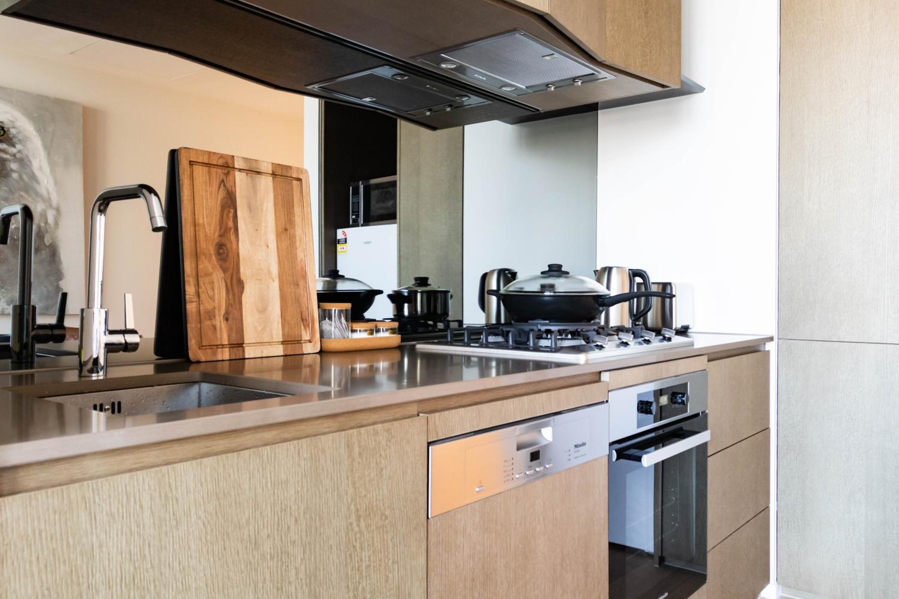 1 BRM, Southbank, Next to Crown, King Bed