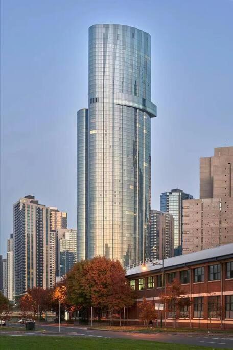 1 BRM, Southbank, Next to Crown, King Bed