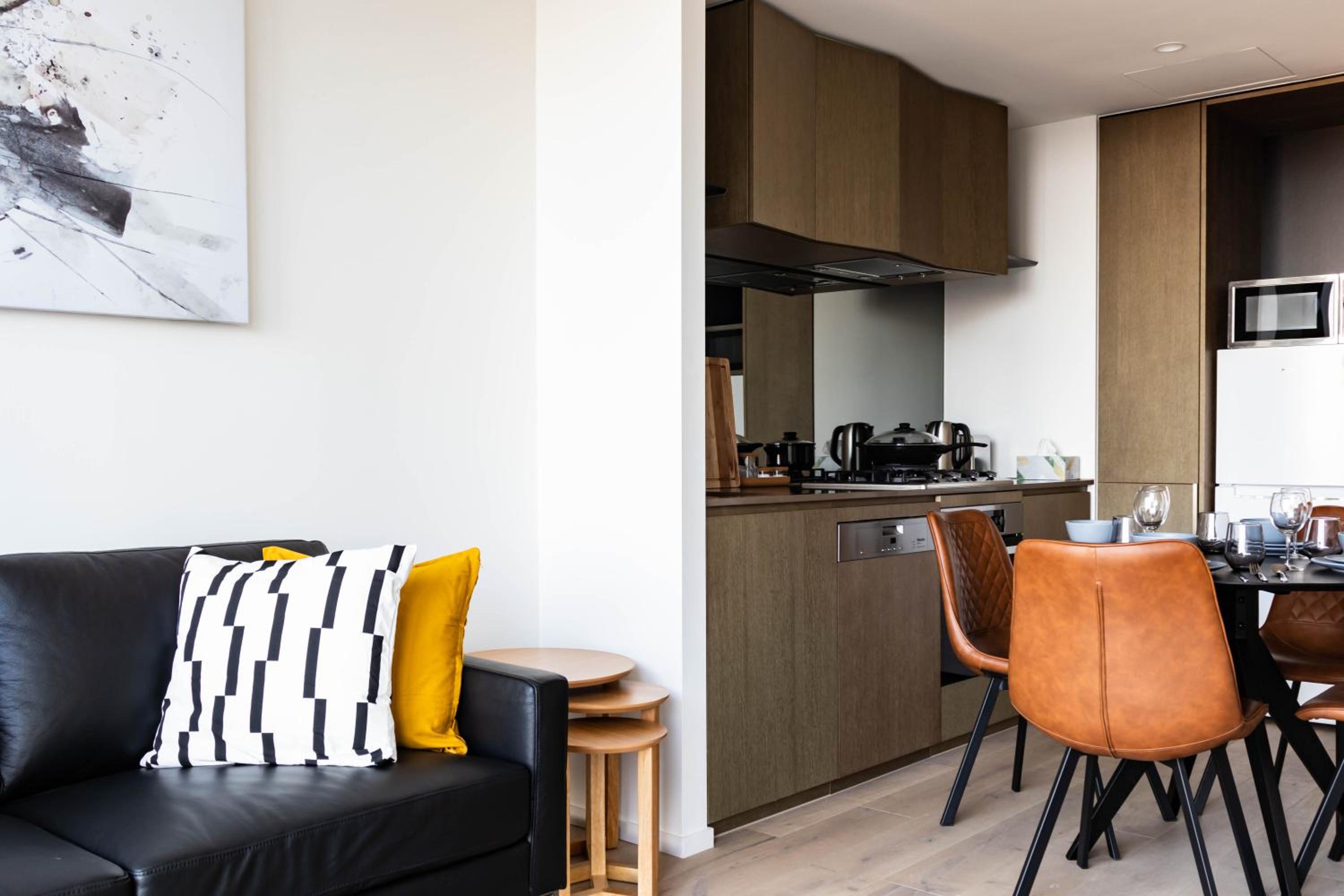 1 BRM, Southbank, Next to Crown, King Bed