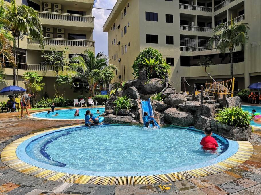 Affordable Cozy Apartment @ Coral Bay Resort view 2