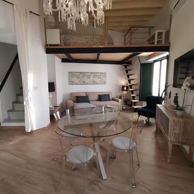 Casa Mora Triana
