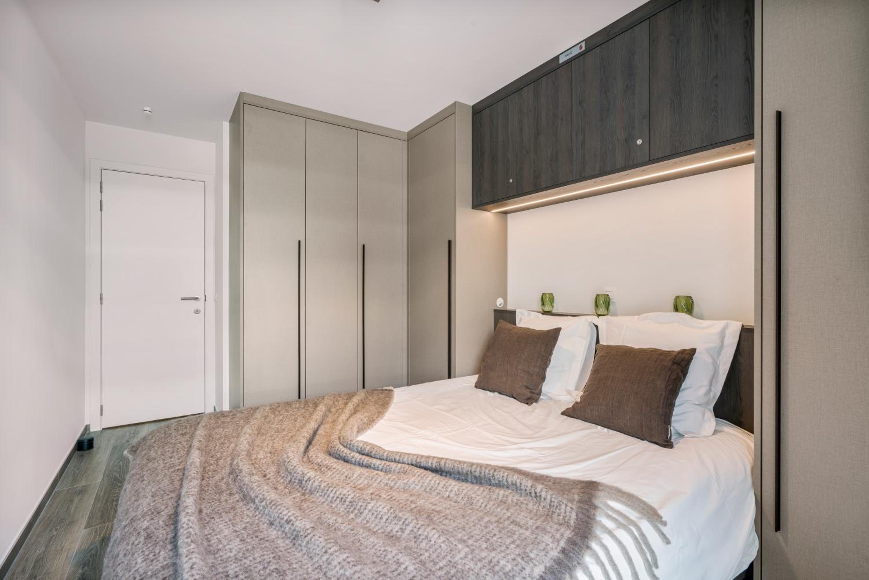 Port Orion - Brand new ground floor flat with pool