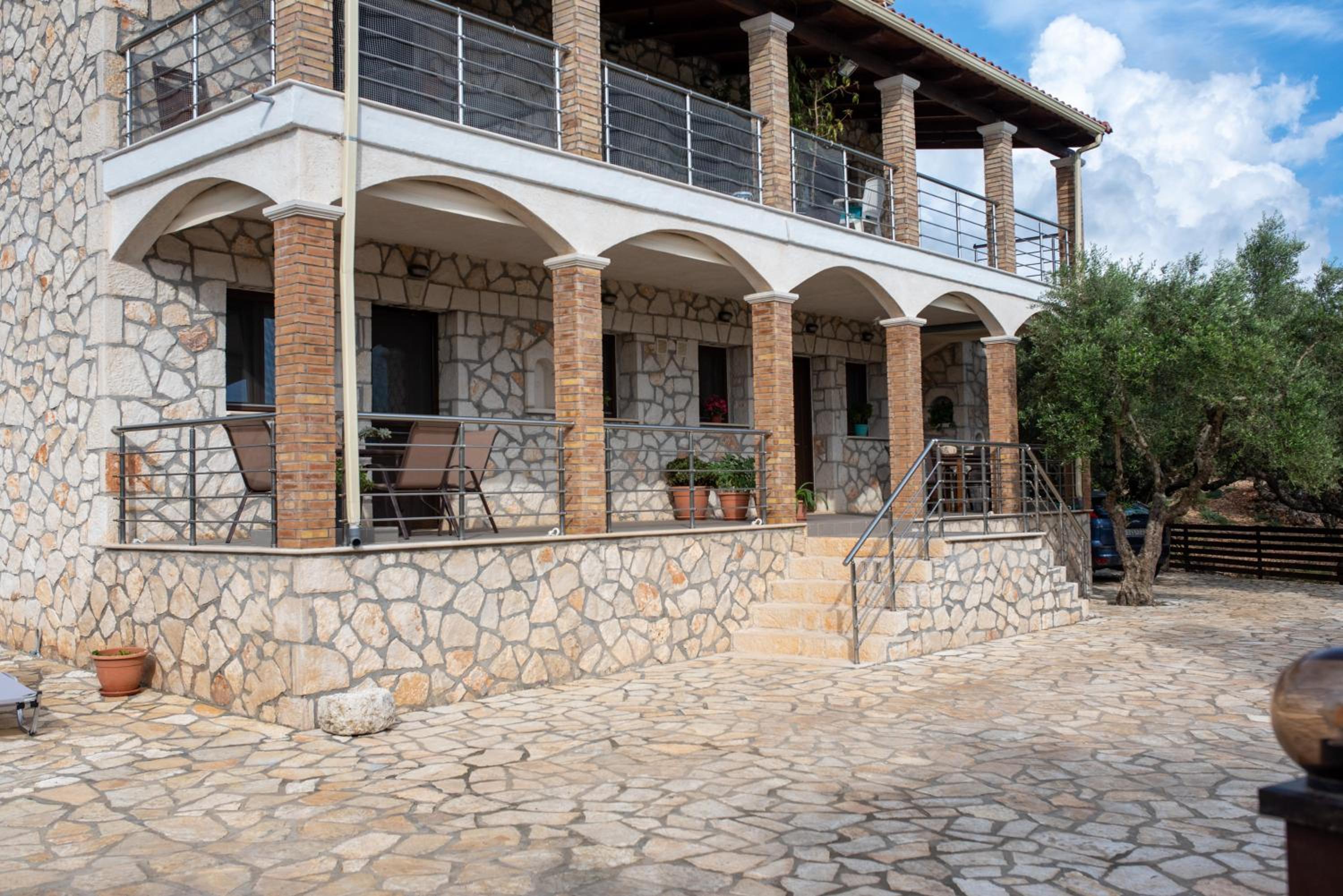 Melissa Luxury Apartments