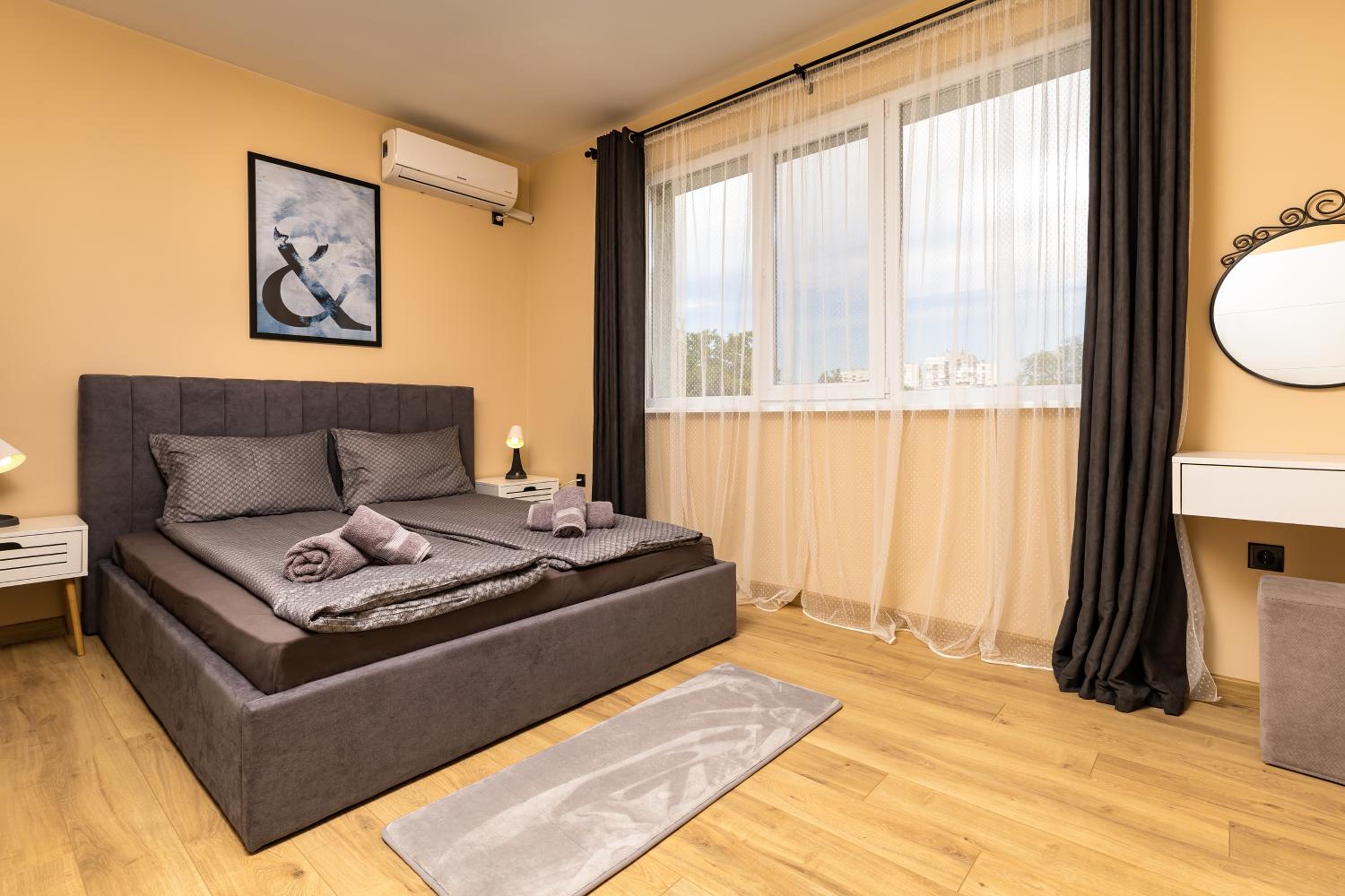 -City Haven Retreat- Elegant 2BD on Bulgaria Blv