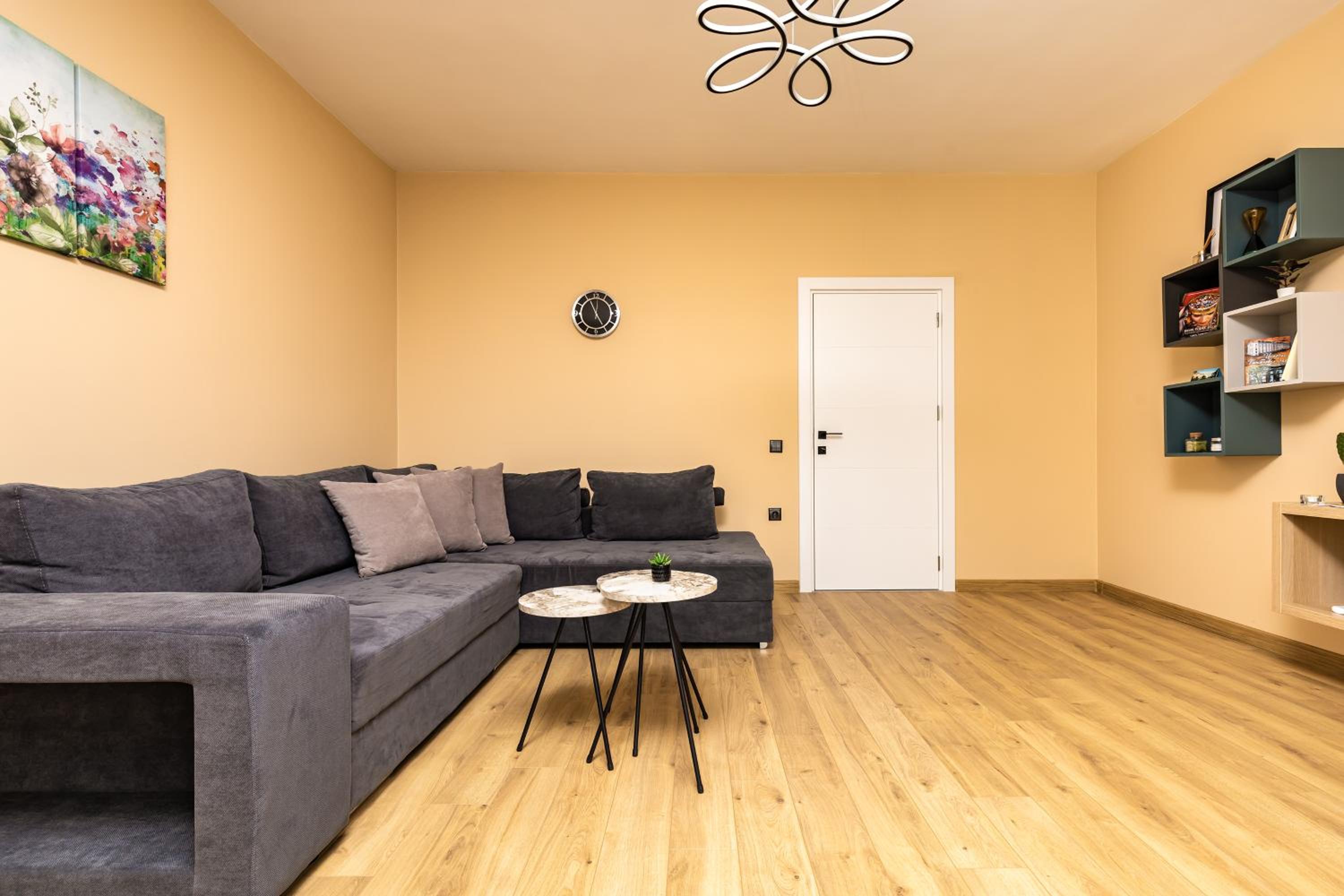 -City Haven Retreat- Elegant 2BD on Bulgaria Blv