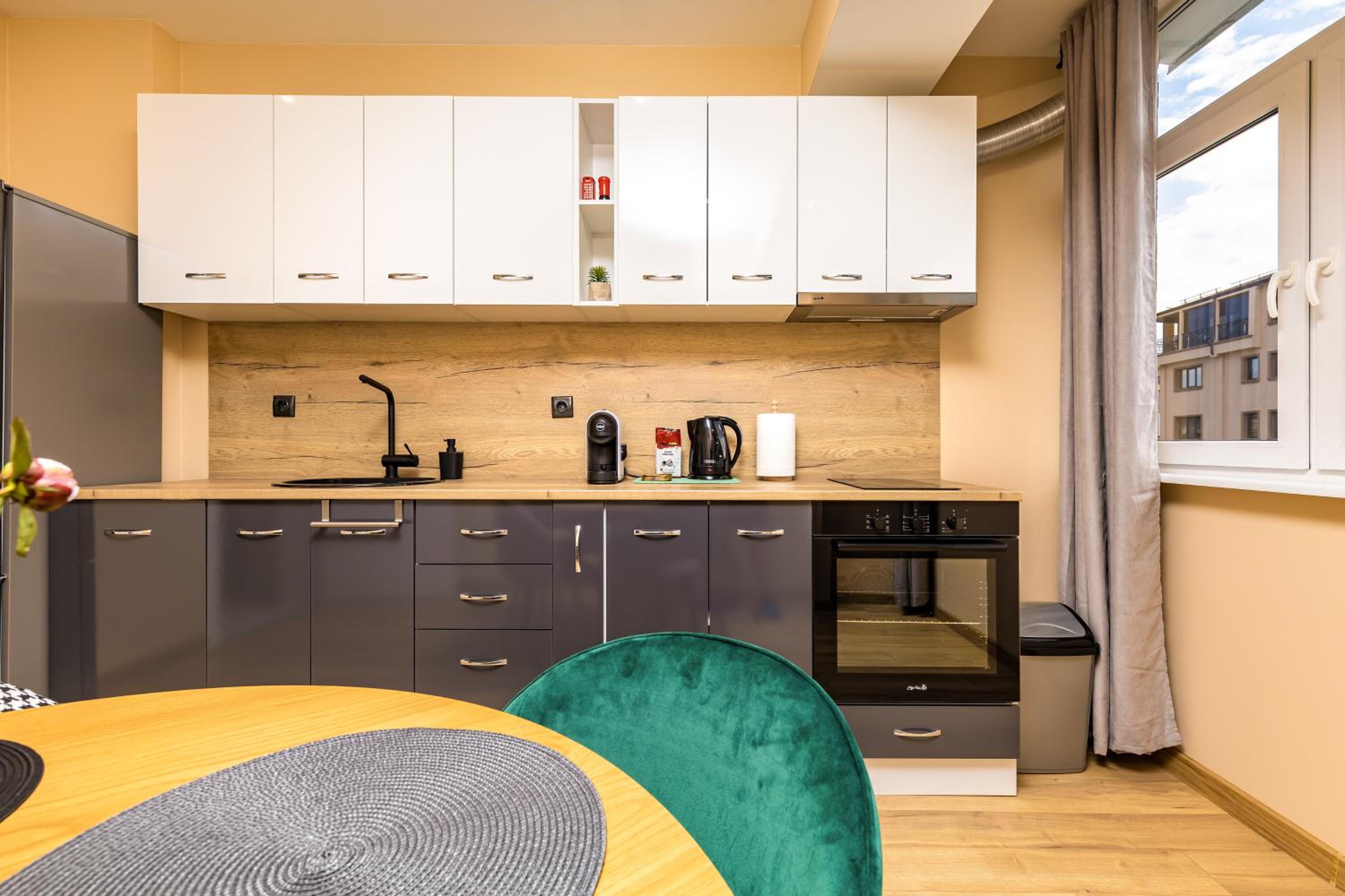 -City Haven Retreat- Elegant 2BD on Bulgaria Blv