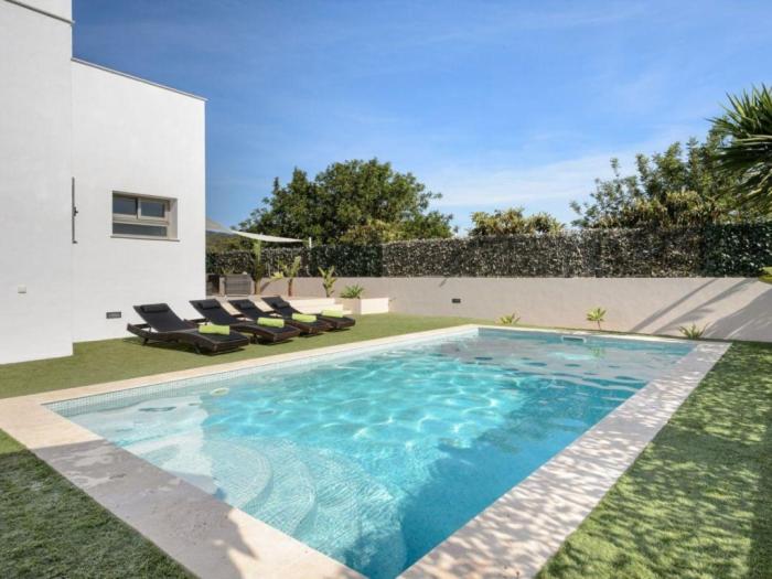 Moderna casa con piscina privada