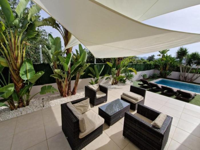 Moderna casa con piscina privada