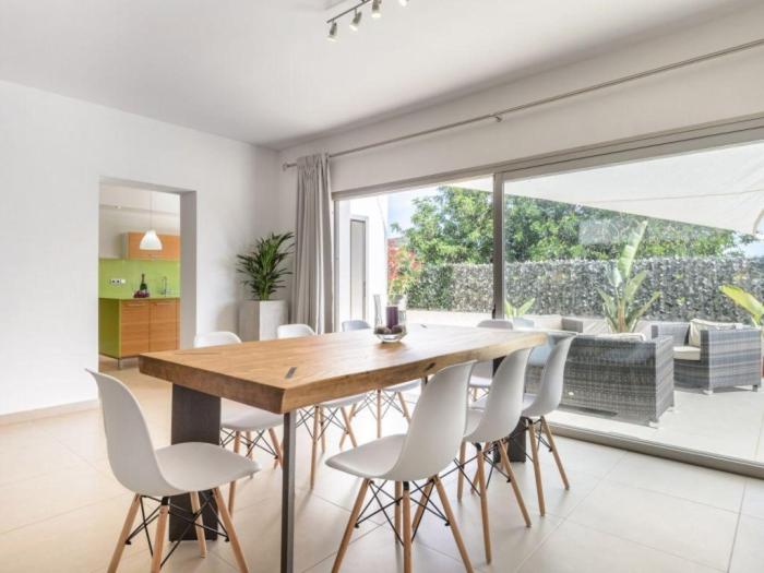 Moderna casa con piscina privada