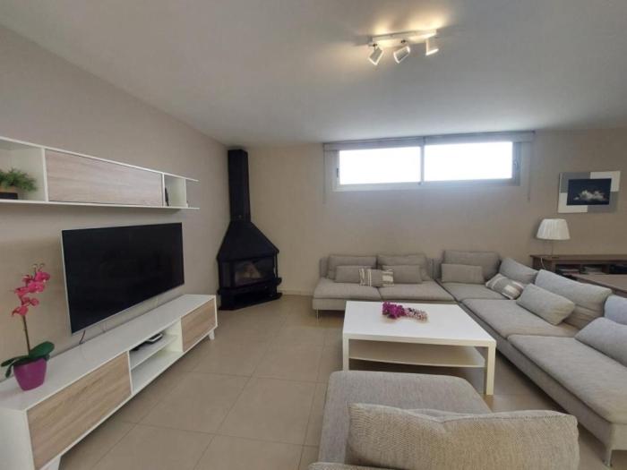 Moderna casa con piscina privada