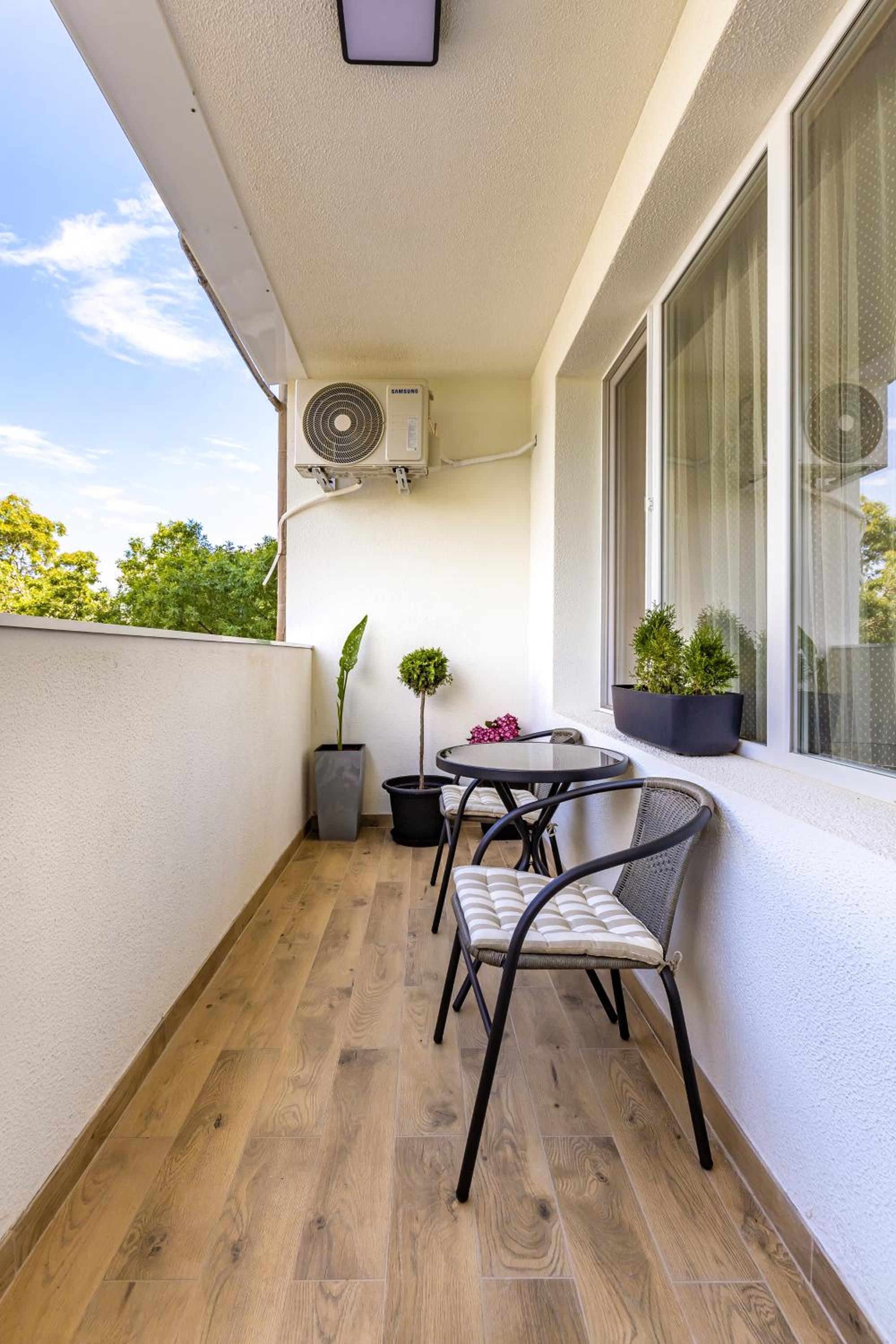 -City Haven Retreat- Elegant 2BD on Bulgaria Blv