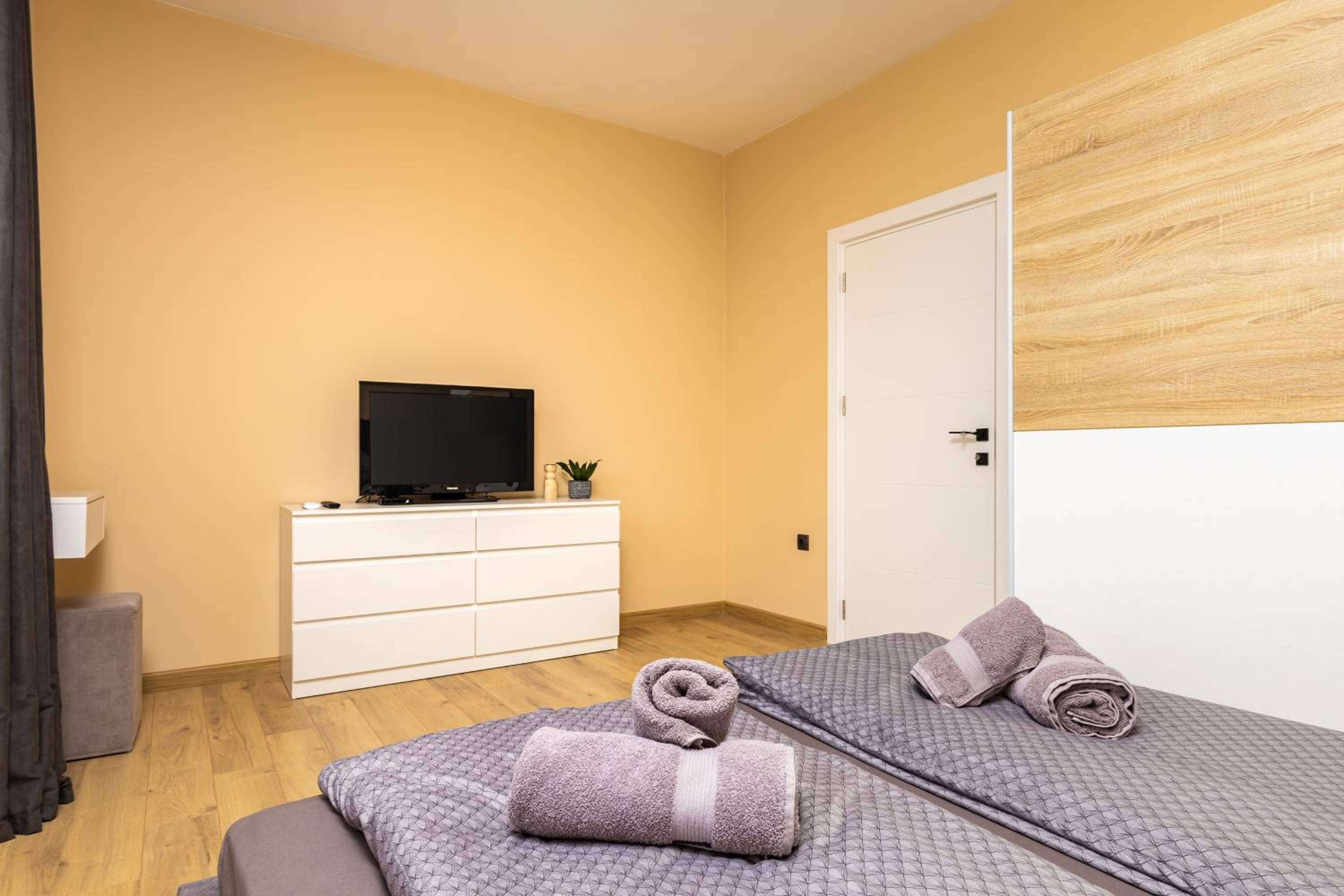 -City Haven Retreat- Elegant 2BD on Bulgaria Blv