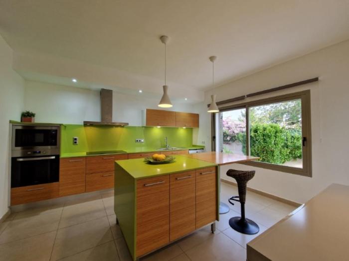 Moderna casa con piscina privada