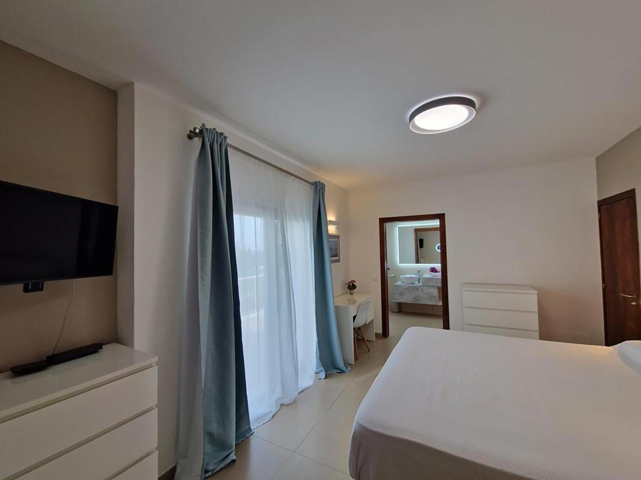 Moderna casa con piscina privada
