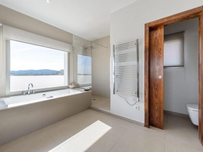 Moderna casa con piscina privada