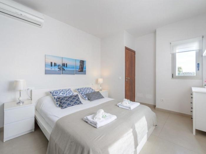 Moderna casa con piscina privada