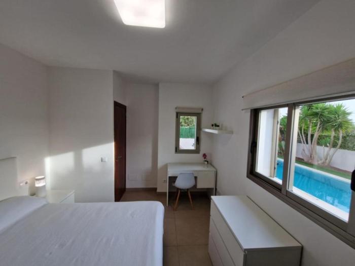 Moderna casa con piscina privada
