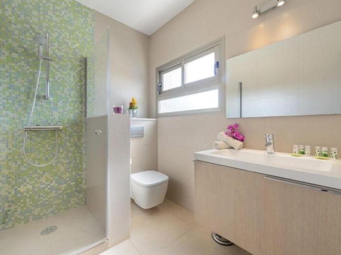 Moderna casa con piscina privada