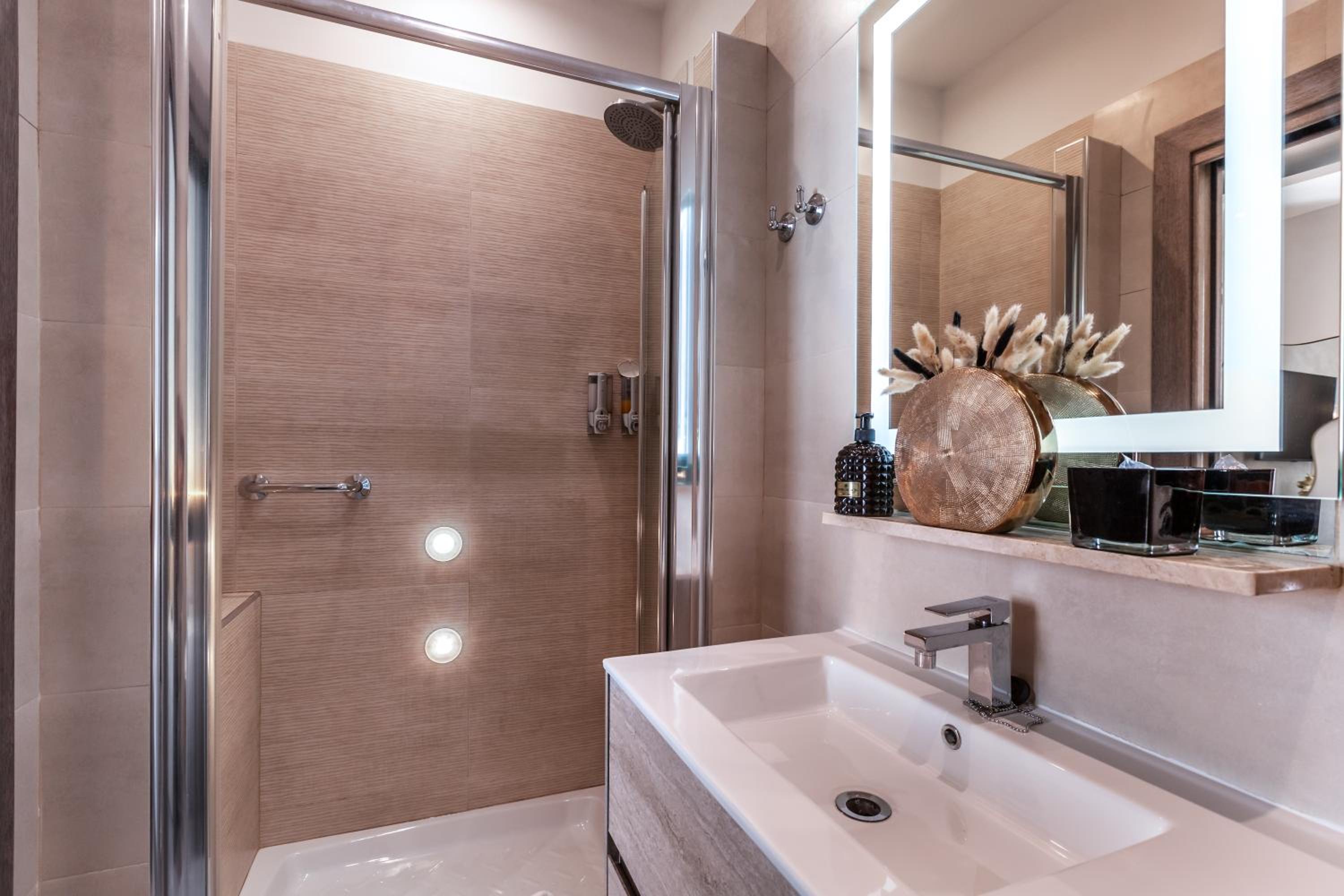 Daphne Suites