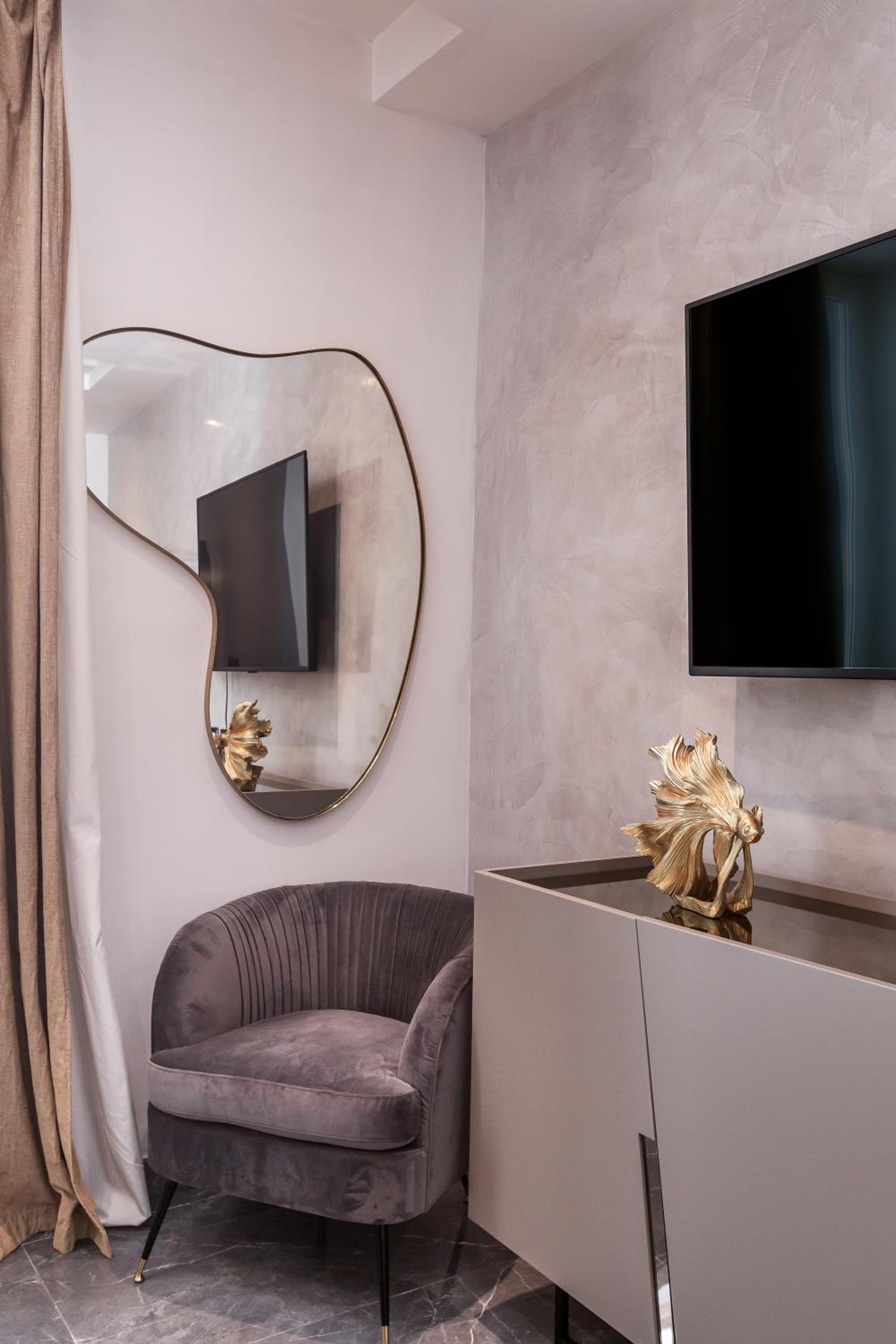 Daphne Suites