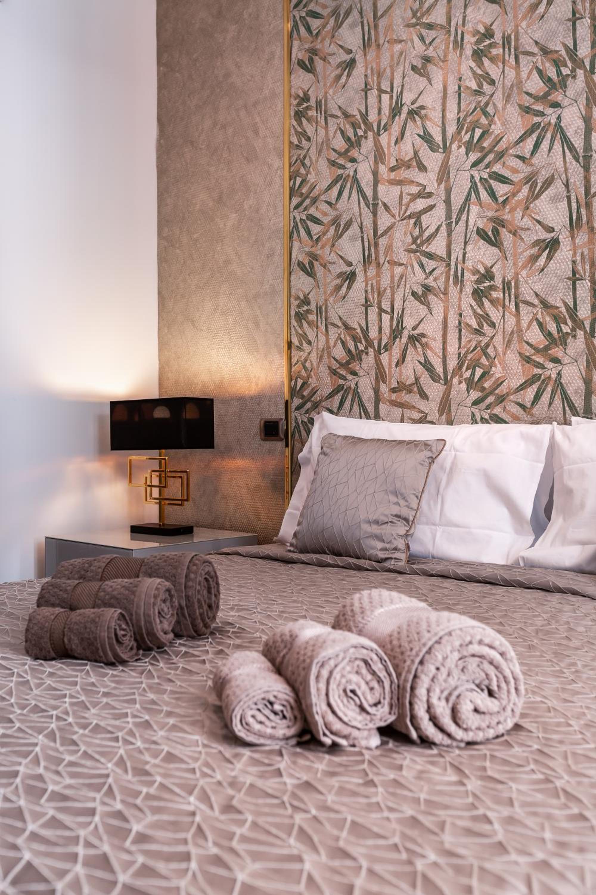 Daphne Suites