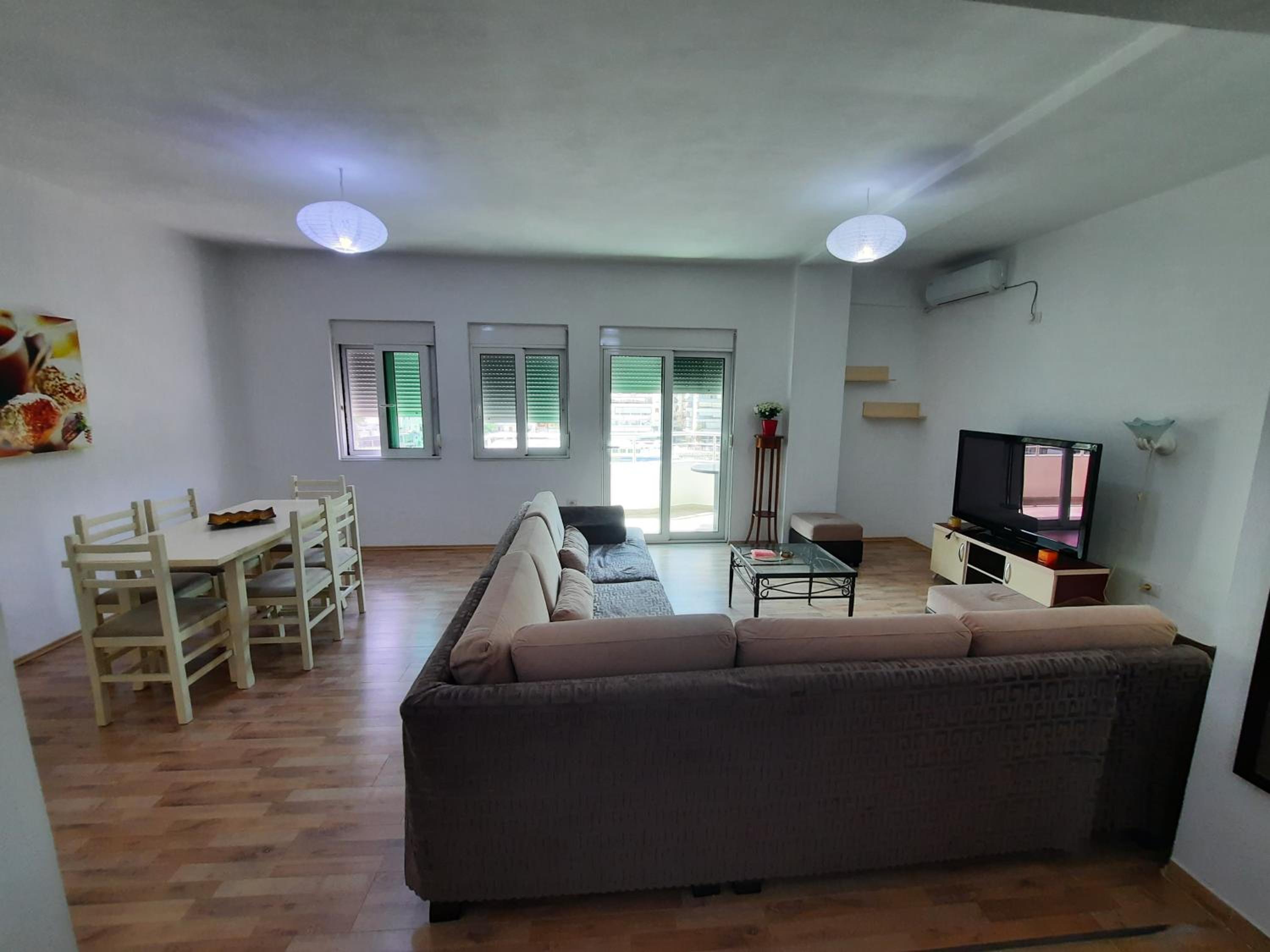 Gjirokastra apartment 360