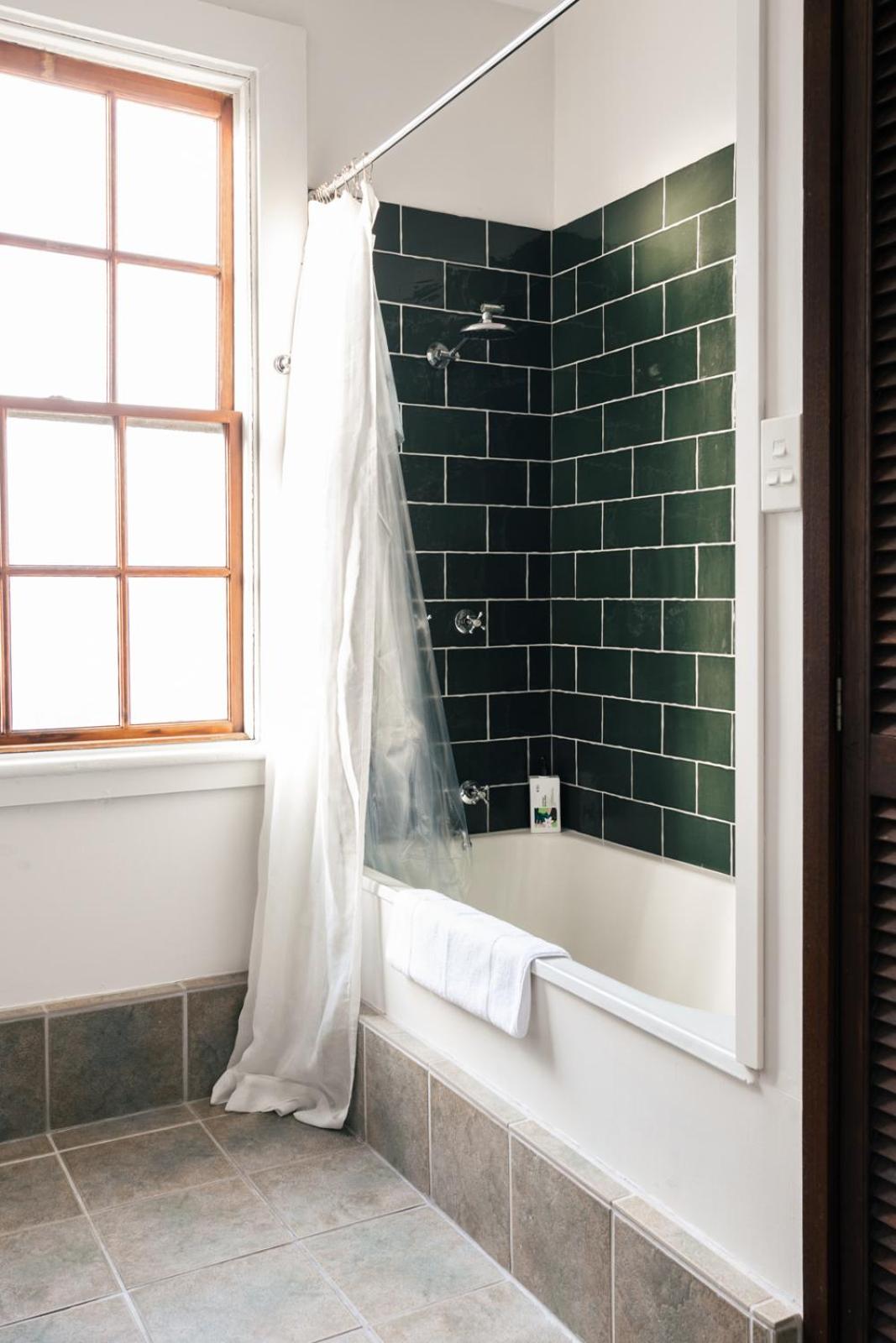 The Townhouse - Historic in the heart of L'ton