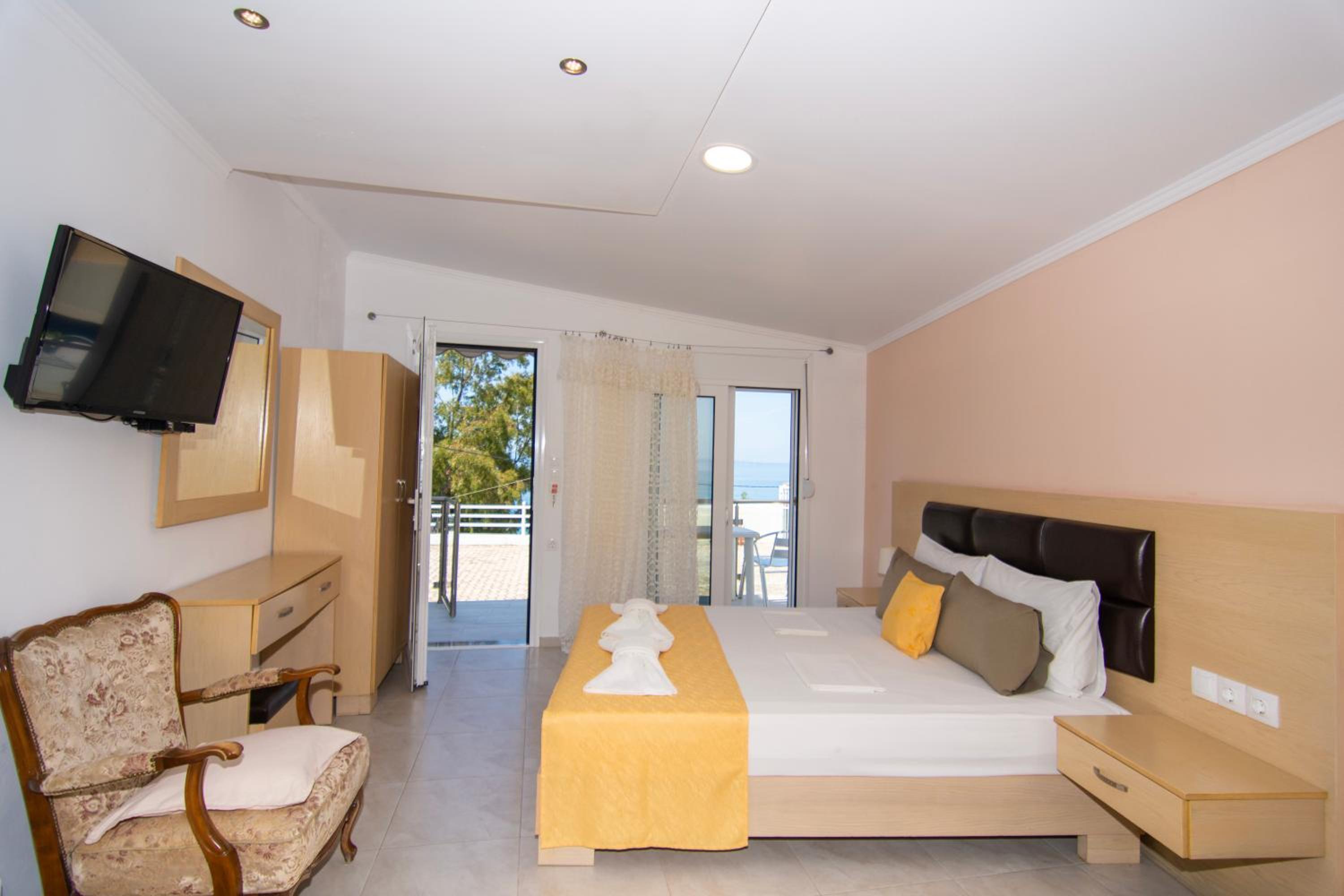 hotelsunnybeachgr photo 2