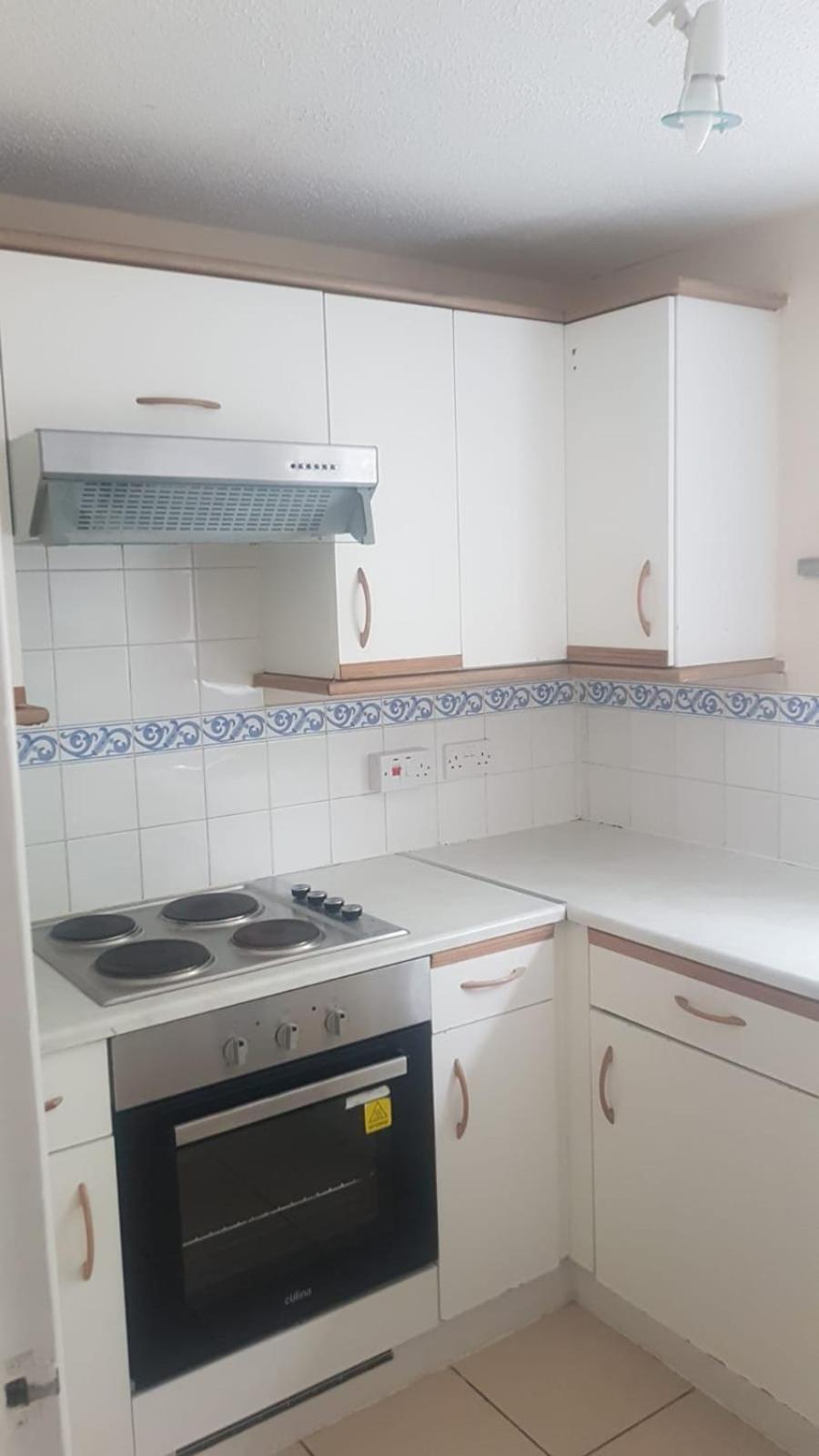 Secure 2 bedroom apartment, very close to Canary Wharf, in a gated development