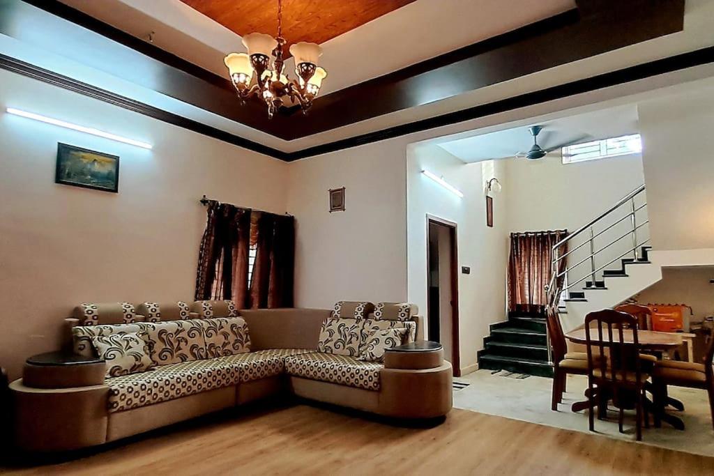 iSTAYS - Luxe Villa, Yercaud view 2